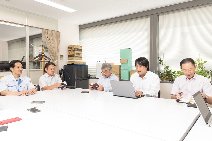 株式会社厚徳社のデジタルマーケティング推進チームと石井アドバイザー