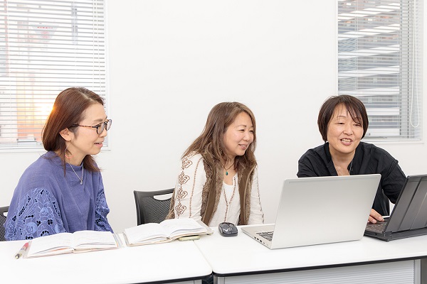 アドバイザーとのミーティングの様子